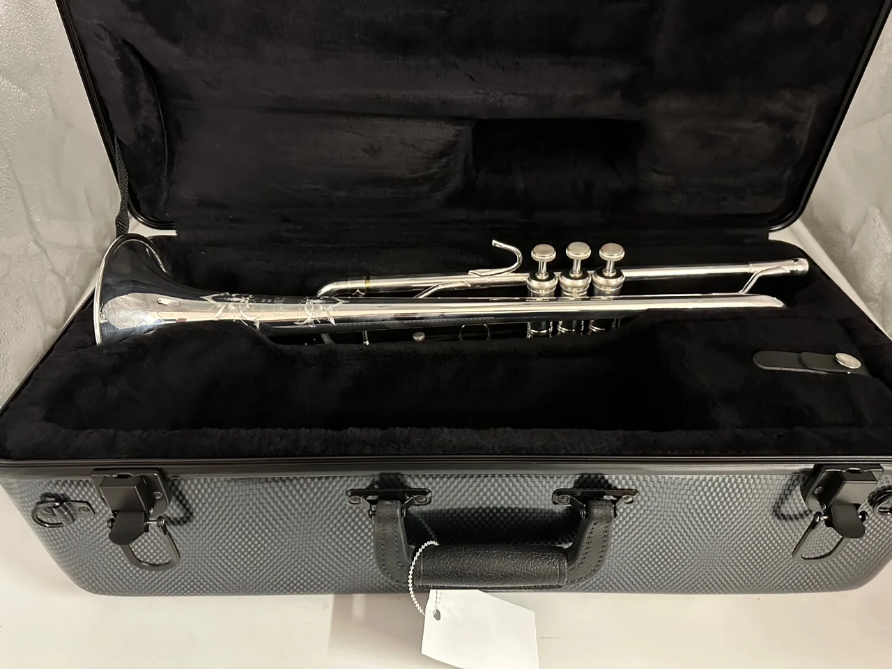 Bach Intermediate Silver-Plated Trumpet TR200S - Image 4