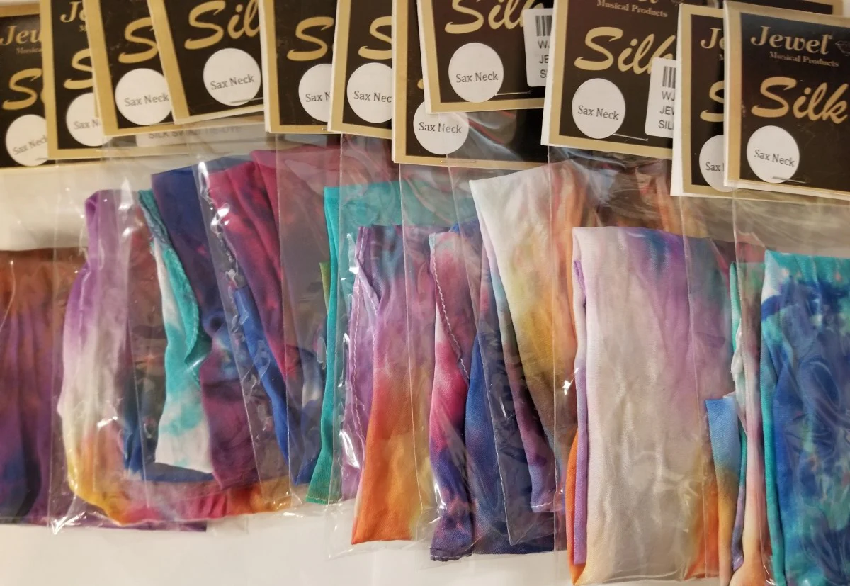 Jewel Tie-Dye Saxophone Neck Silk Swabs - Image 2