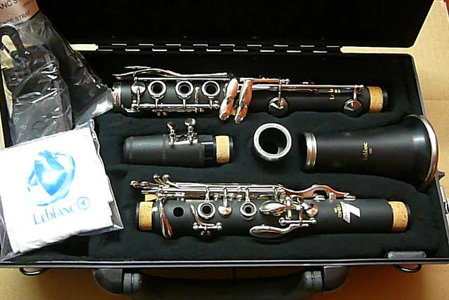 Leblanc Bb Clarinet 7242 - Image 4